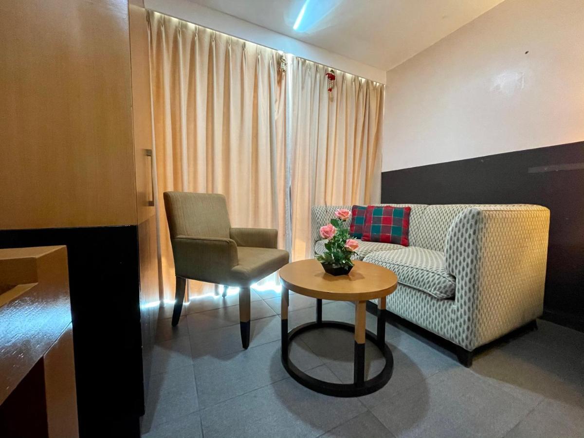 One Tagaytay Place Private Residences Tagaytay City Bagian luar foto