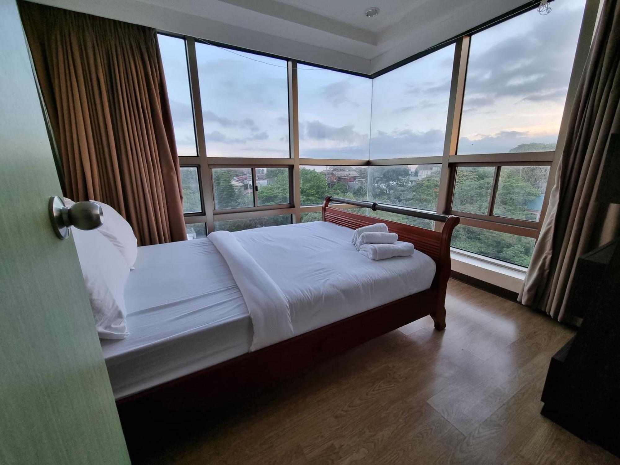 One Tagaytay Place Private Residences Tagaytay City Bagian luar foto